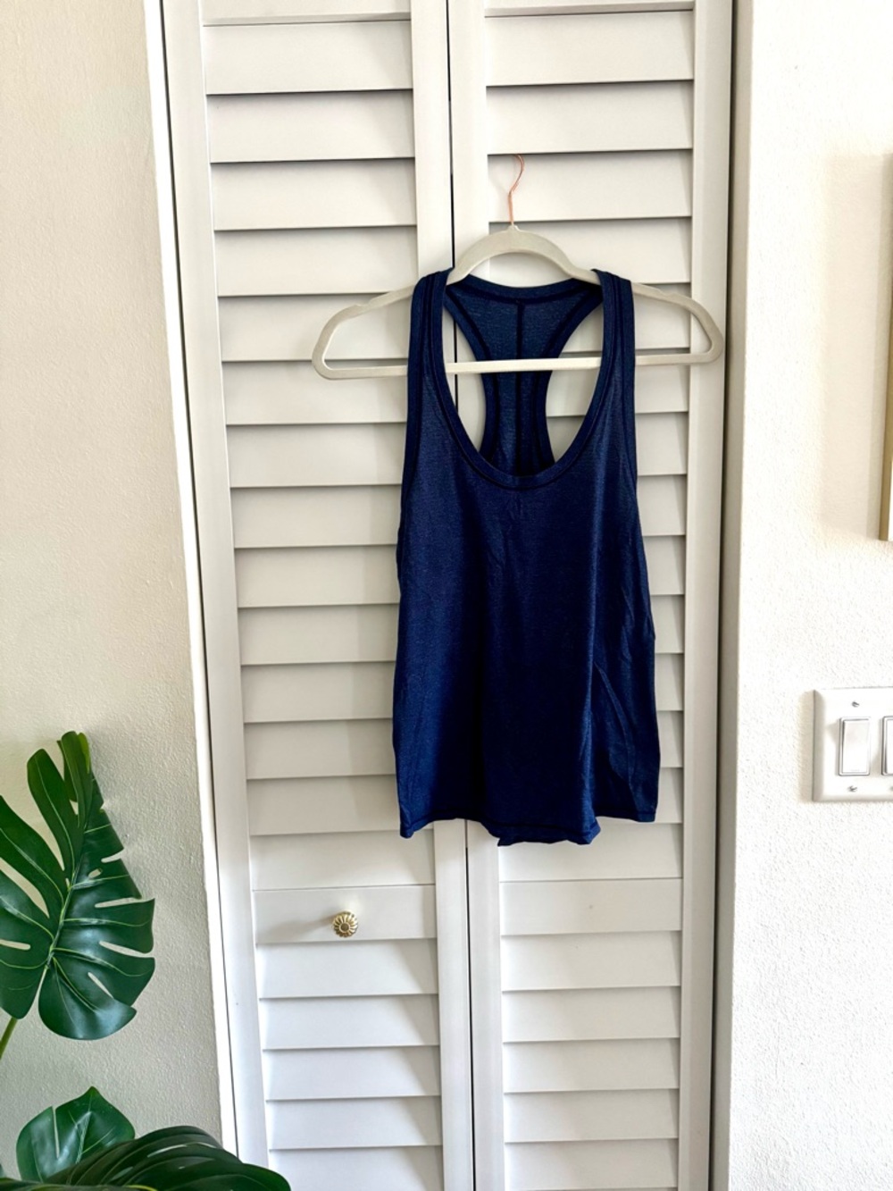 Lululemon split back tank
